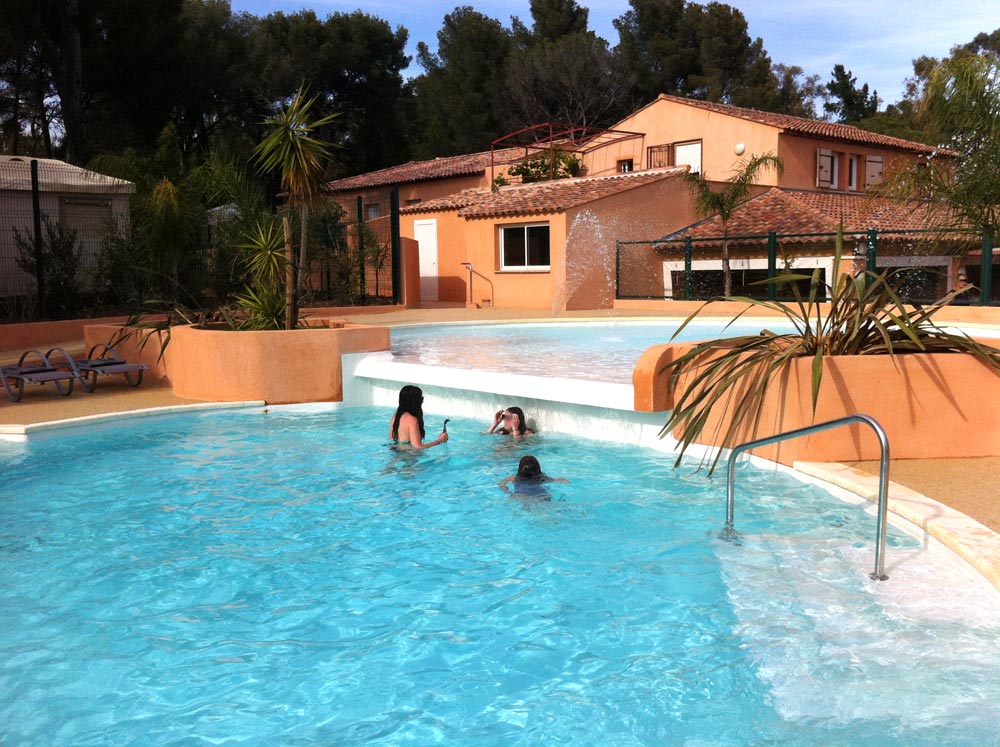 Aquatic area Quiet Heated pool Relaxation