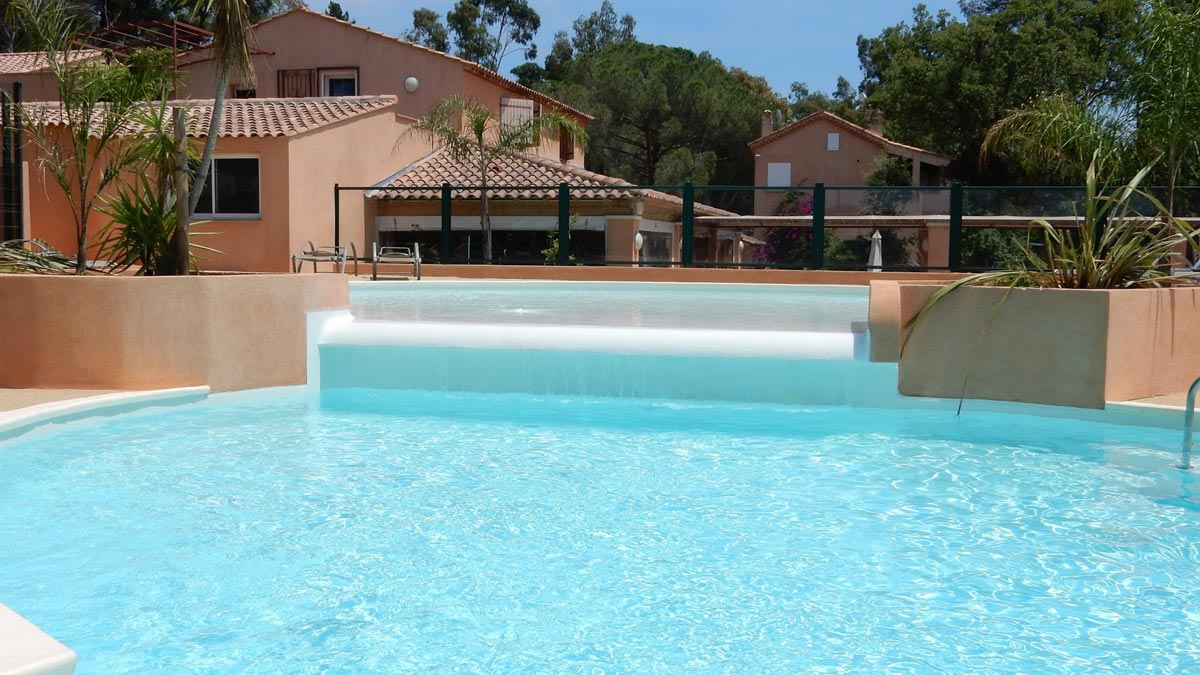 Water park Sunbathing beach Heated swimming pool Solarium