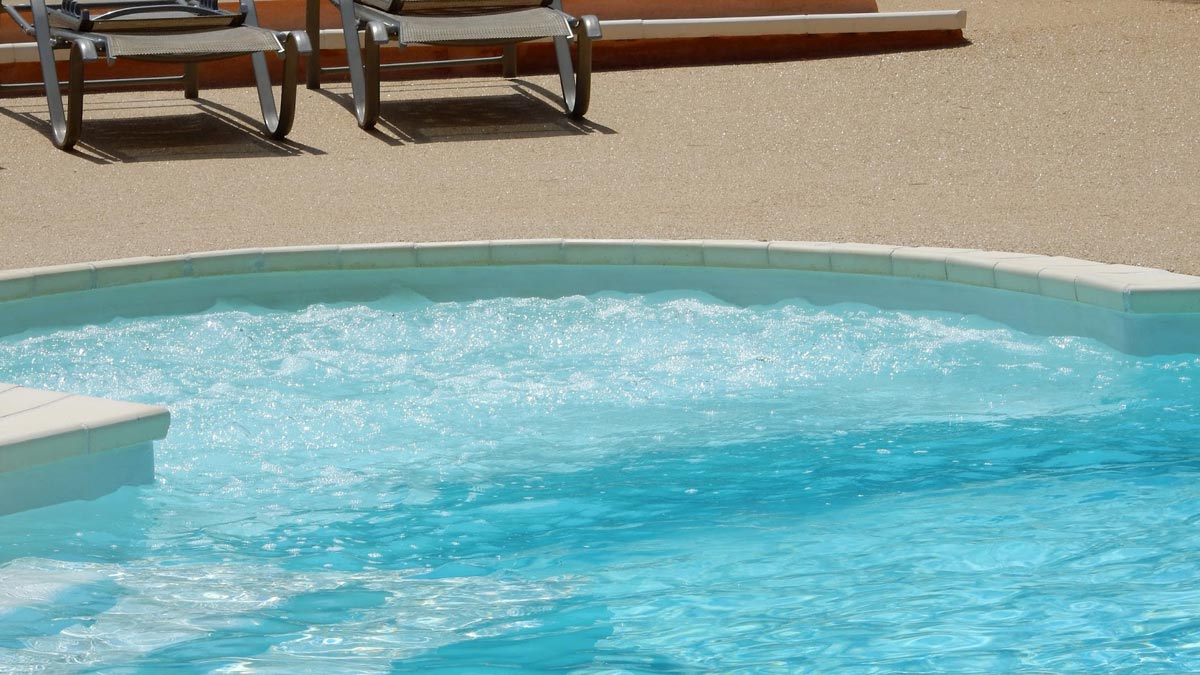 Swimming pool Solarium Hot tub Spa Paddling pool Large pool