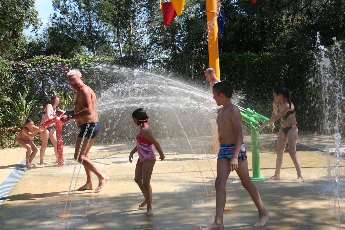 Camping La-Londe-les-Maures Water games Heated pool