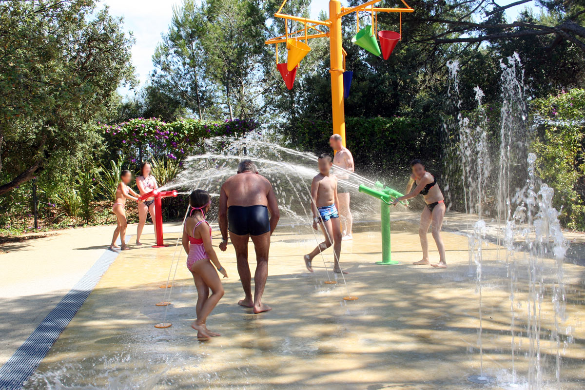 Wasserspiele Rutschen Ferien Kinder