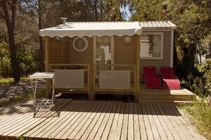 Air-conditioned mobile home rental- Camping luxury and space