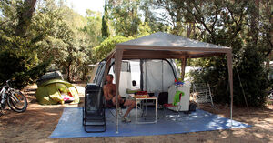 Shaded pitches in a four-star campsite South of France