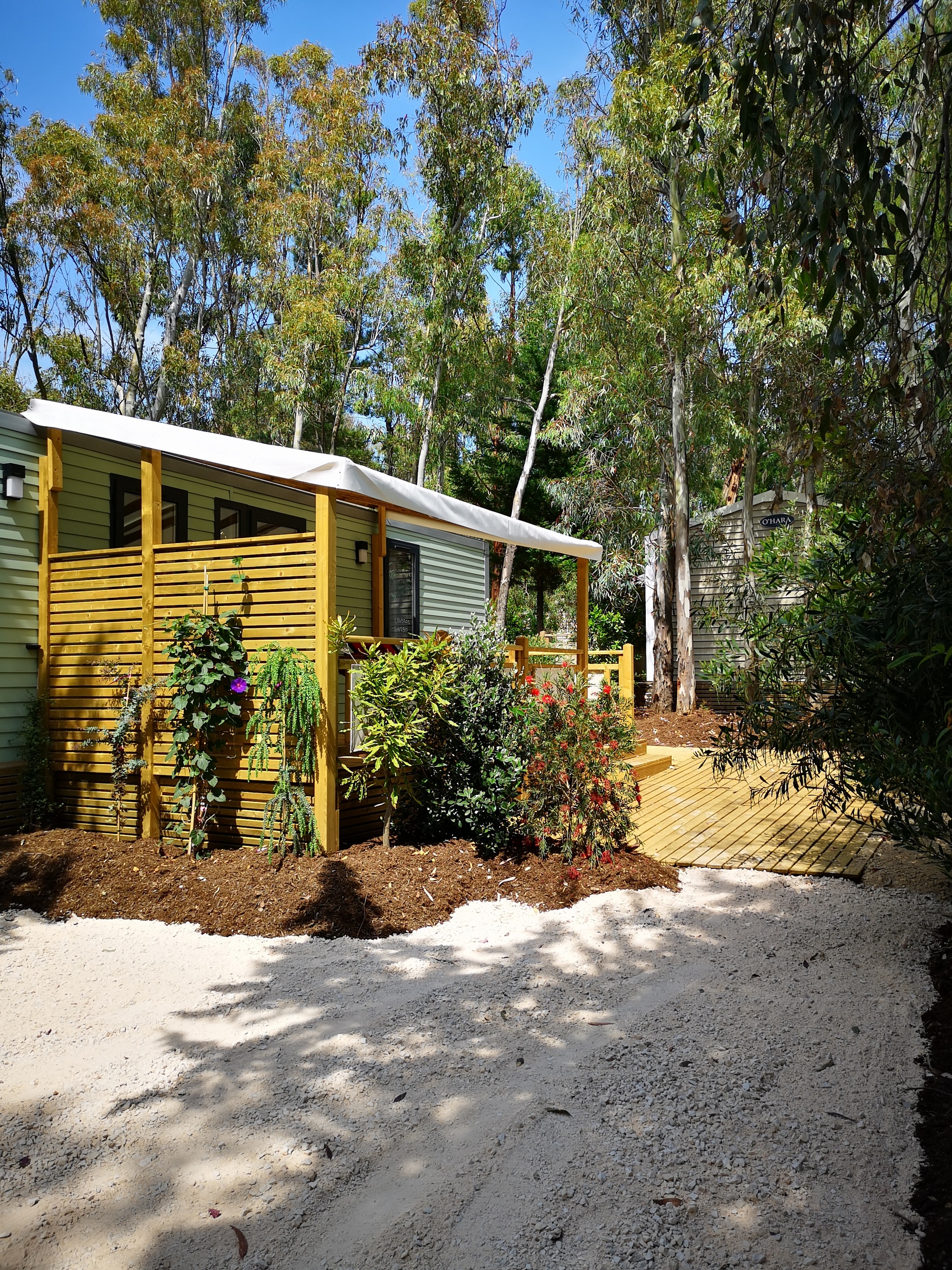 Patio mobile home® with an integrated terrace