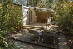 Premium air-conditioned mobile home in Provence - sun loungers