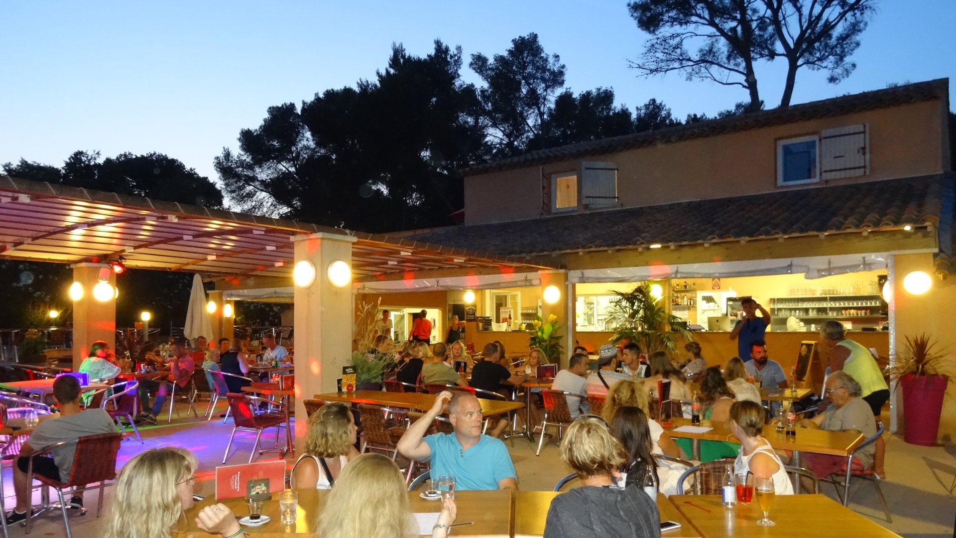 Terrace of the campsite restaurant in Provence