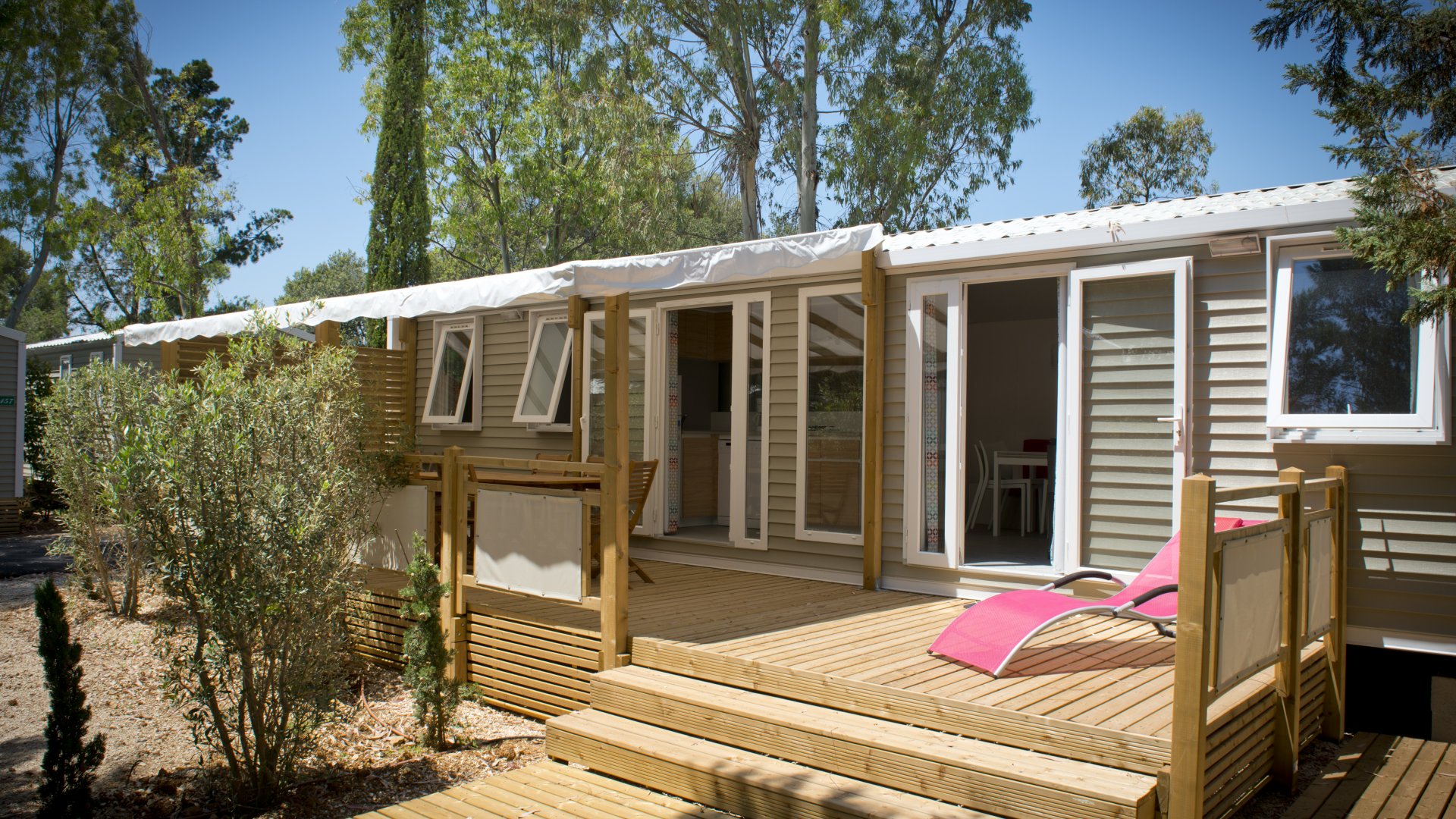 Top-of-the-range air-conditioned mobile home at our four-star campsite in the Var