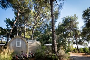 South of France Campsite – Holiday with friends in a canvas bungalow