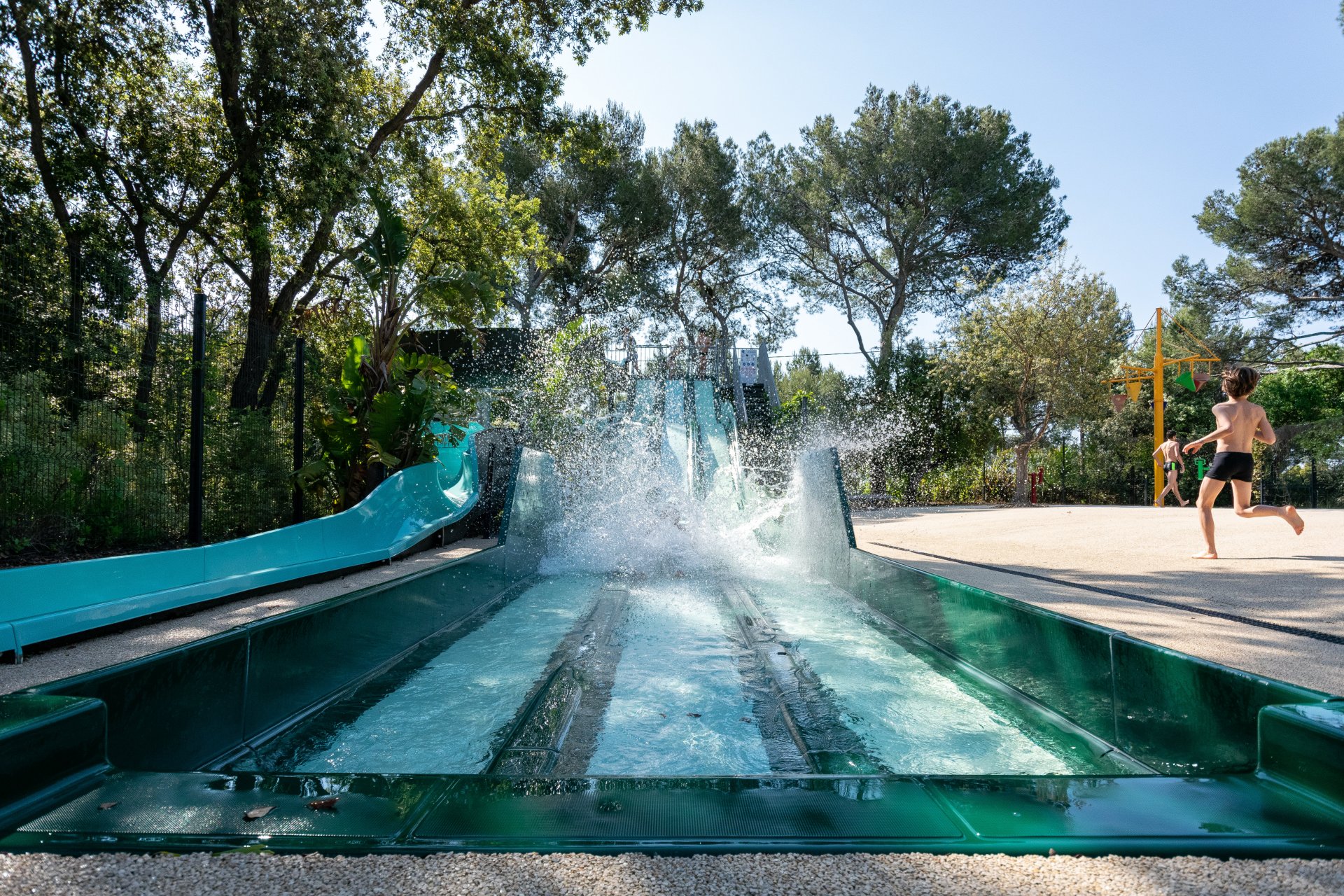 Camping Hyères Wasserrutsche Schwimmbad Wasserspiele