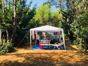 Camping shaded caravan pitches - Mediterranean see