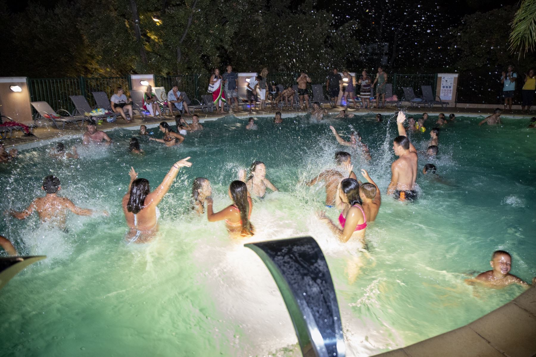 Camping La-Londe-les-Maures Swimming pool Evening Animation Pool party
