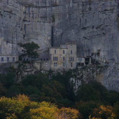 Discover the Sainte Baume hills during your camping break