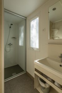 Economical mobile home air-conditionning - bathroom