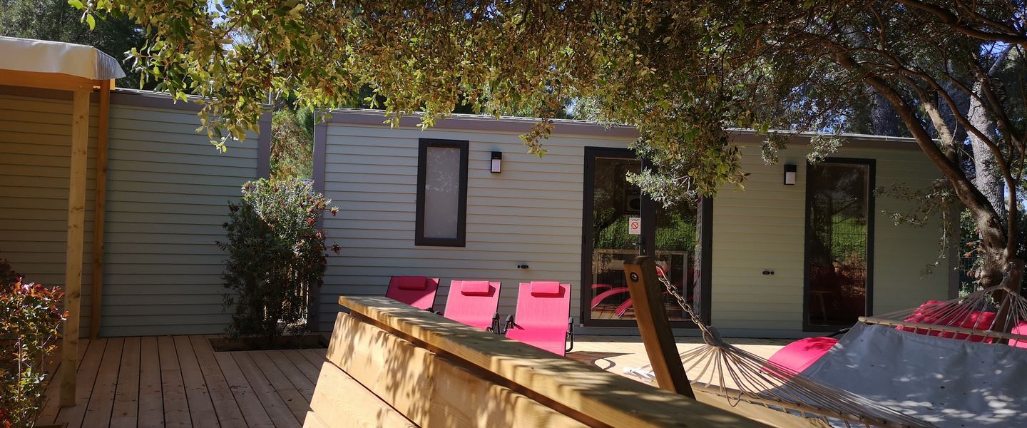 Holiday in a campsite 10 guests in a house with a spa close to the beaches of Hyères