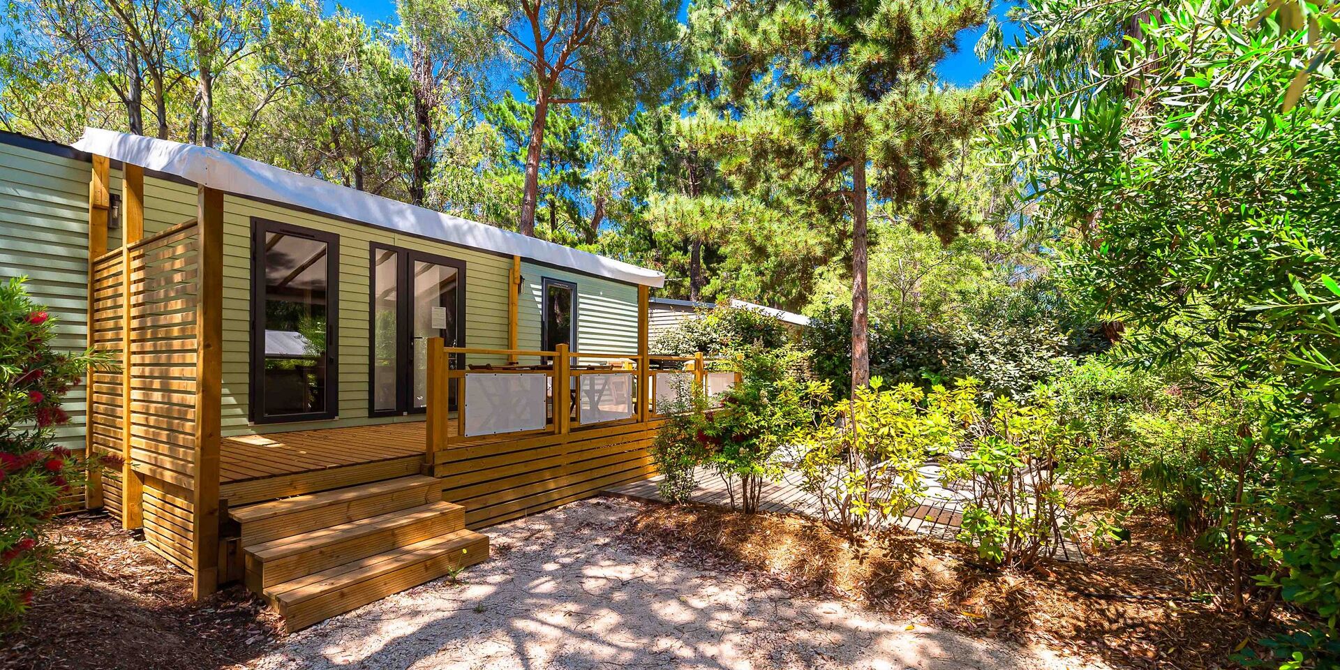 Tree-filled and wooded campsite between Hyères at La Londe in the heart of nature