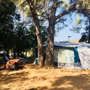 Very large camping pitches between Hyères and La Londe