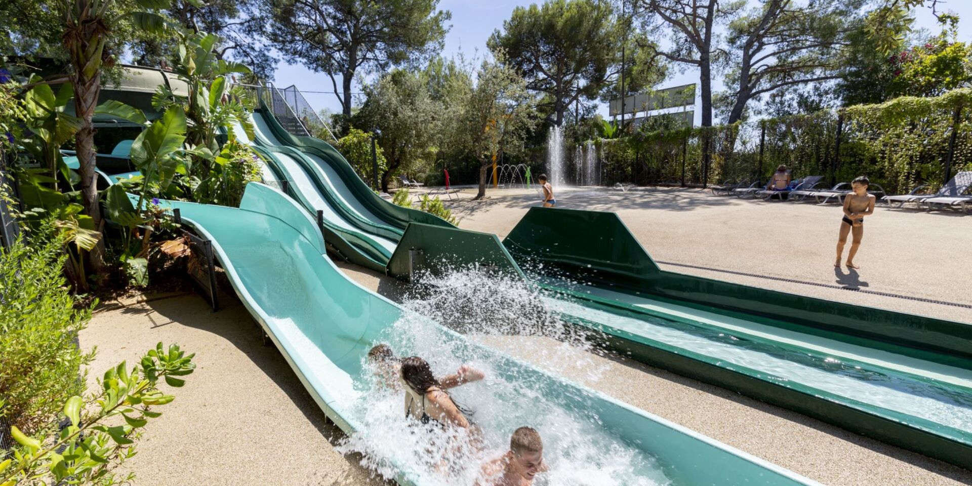Campsite in La Londe water slides and dance floor