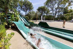 Campsite in La Londe water slides and dance floor