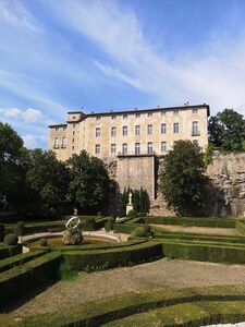 Cultural sightseeing near our campsite Les Jardins de La Pascalinette