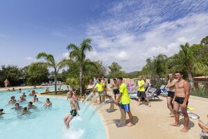 Pool activities and children's activities at the campsite