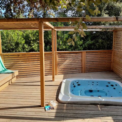 La Villa des Copains® (Friends Villa) - private jacuzzi in premium campsite