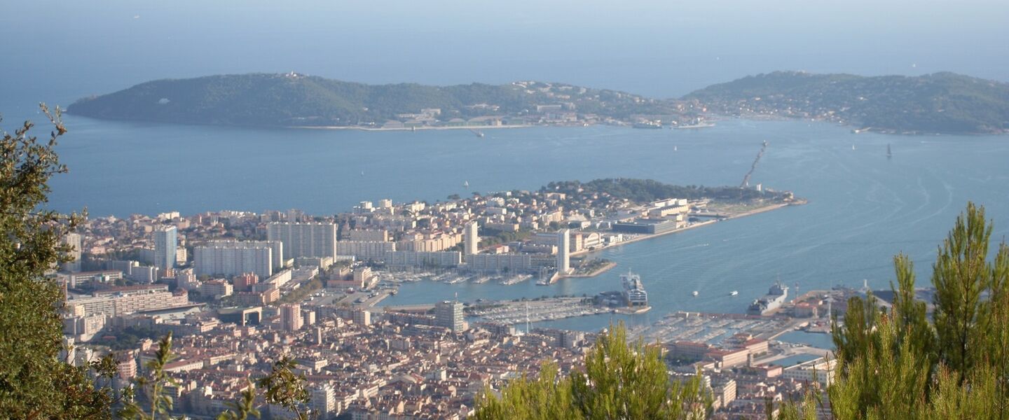 Toulon and its Bay, just a few minutes from your favourite campsite