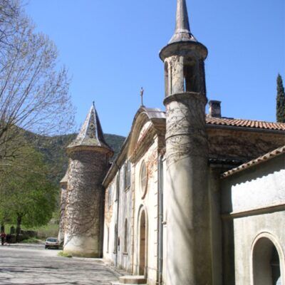 Notre-Dame de Montrieux monastery and Aiguilles de Valbelle