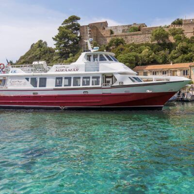 Sail to the Golden Islands or Saint-Tropez with Les Bateliers de la Côte d’Azur
