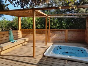 Spa large family holiday home Var