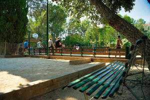 Leisure amenities and chirping cicadas at our Côte d'Azur campsite