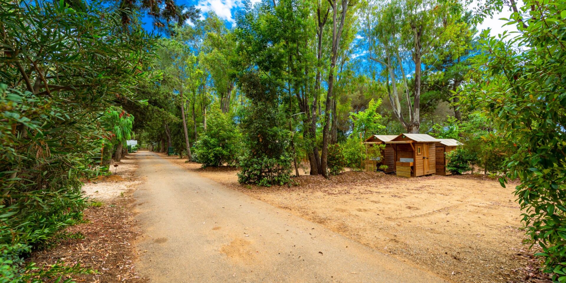 Camping pitch with private sanitary facilities