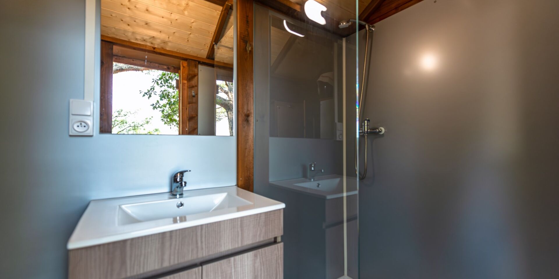 Private bathrooms at our 4-star campsite